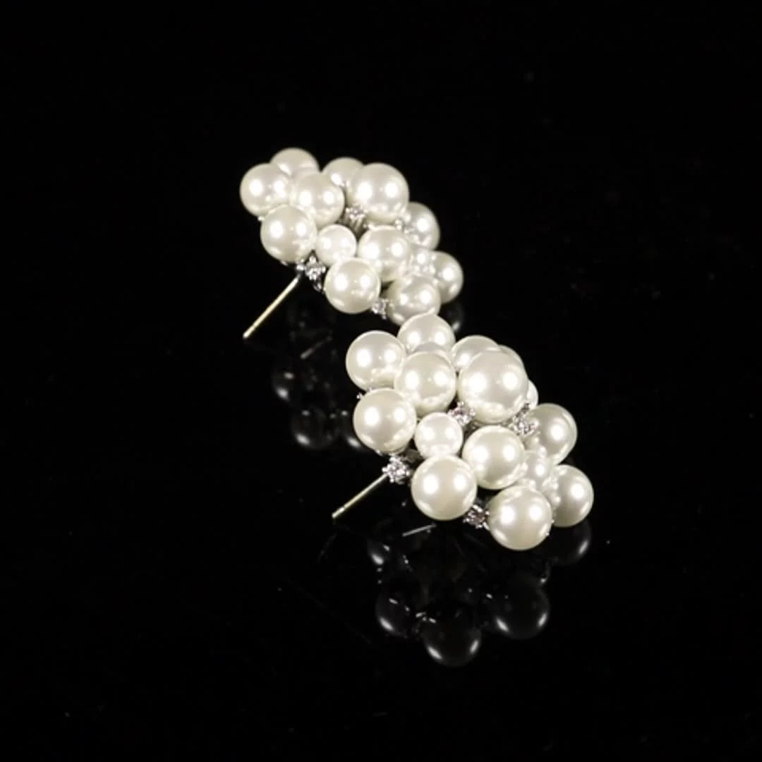 Vintage Style Pearl Flower Stud Earrings