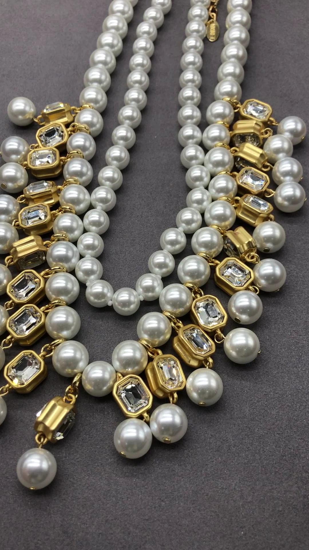 Vintage European Style Multi-Layer Short Pearl Necklace