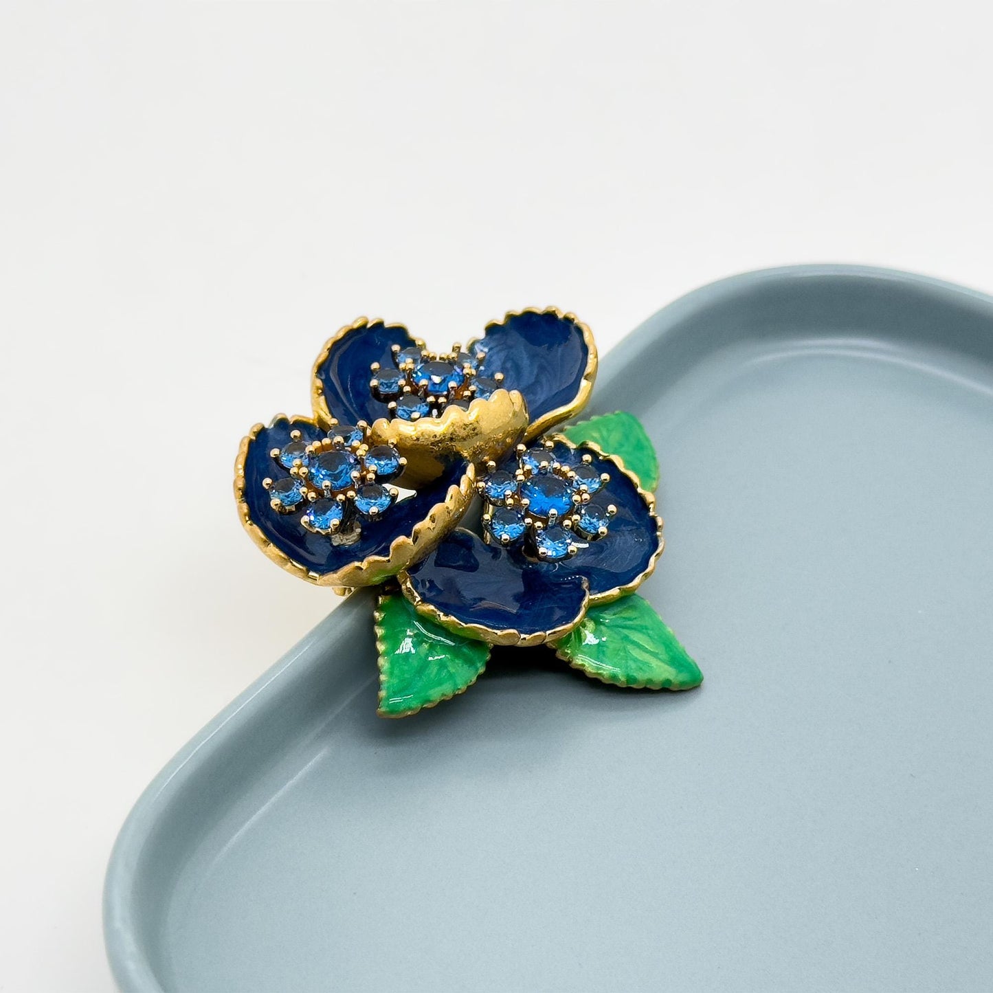 Vintage Art Deco 3D Leaf & Flower Brooch