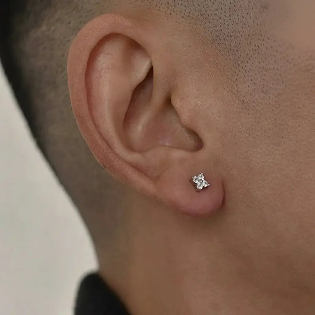 Universal earrings, zirconium hip-hop style for men and women, silver 925 sample, diamond encrusted, four-leaf clover