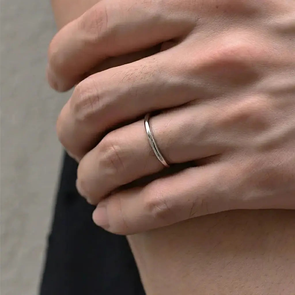 Minimalistic Glossy Silver 925 Ring for Men & Women - Elegant Trend Design