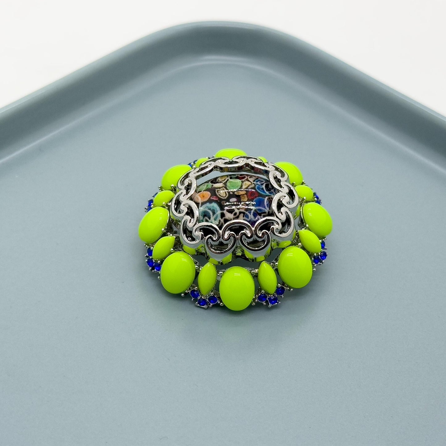 Vintage Art Deco Green Enamel Resin Brooch Elegant Gift Pin