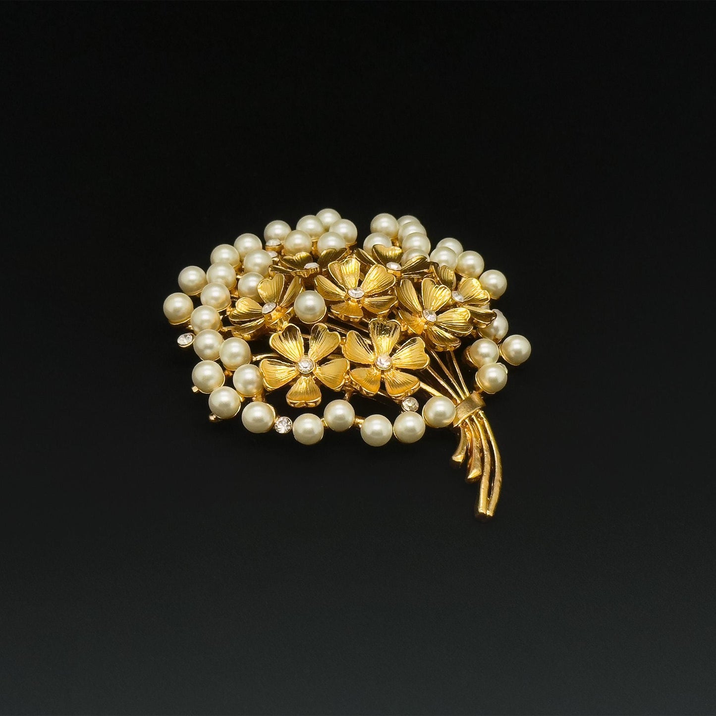Vintage Art Deco 3D Flower Brooch with Pearls, 18K Gold-Plated
