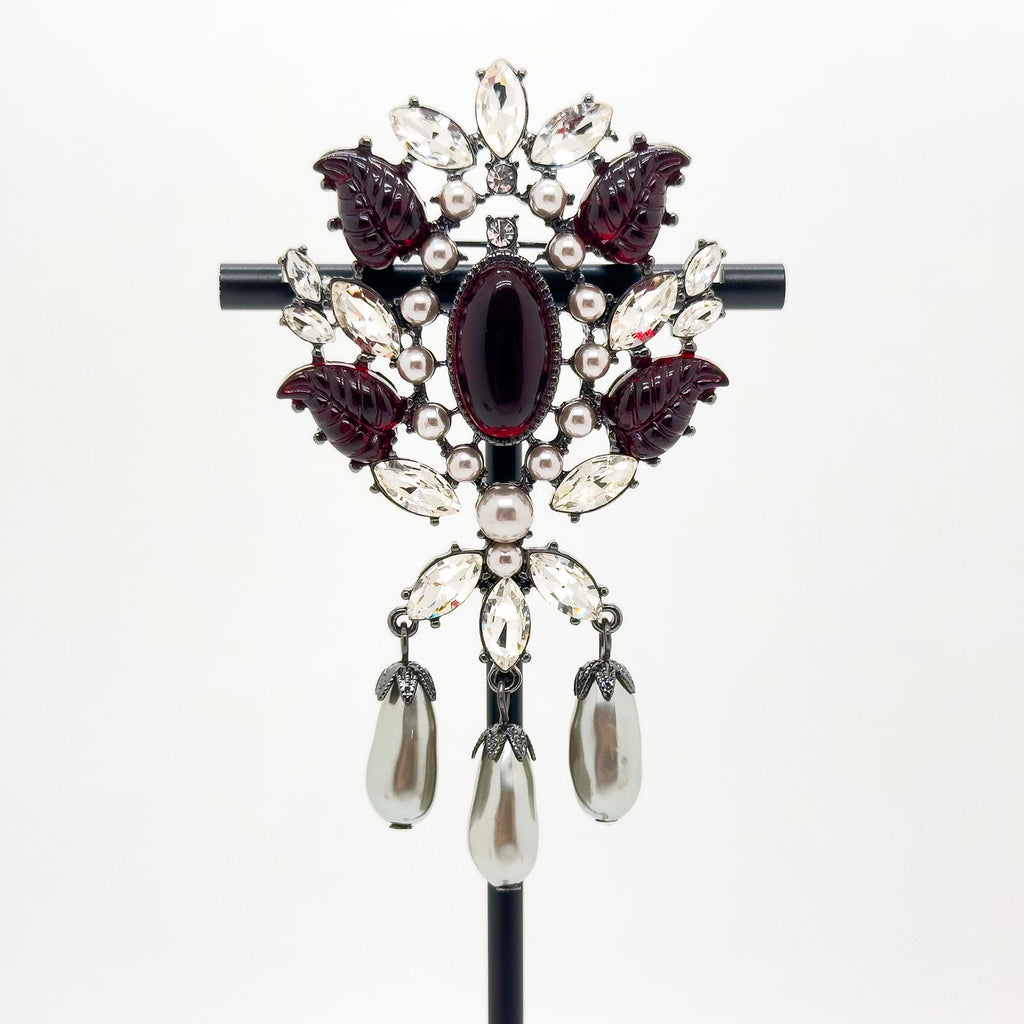 Vintage Art Deco Glass Leaf Brooch with Pearl Tassel