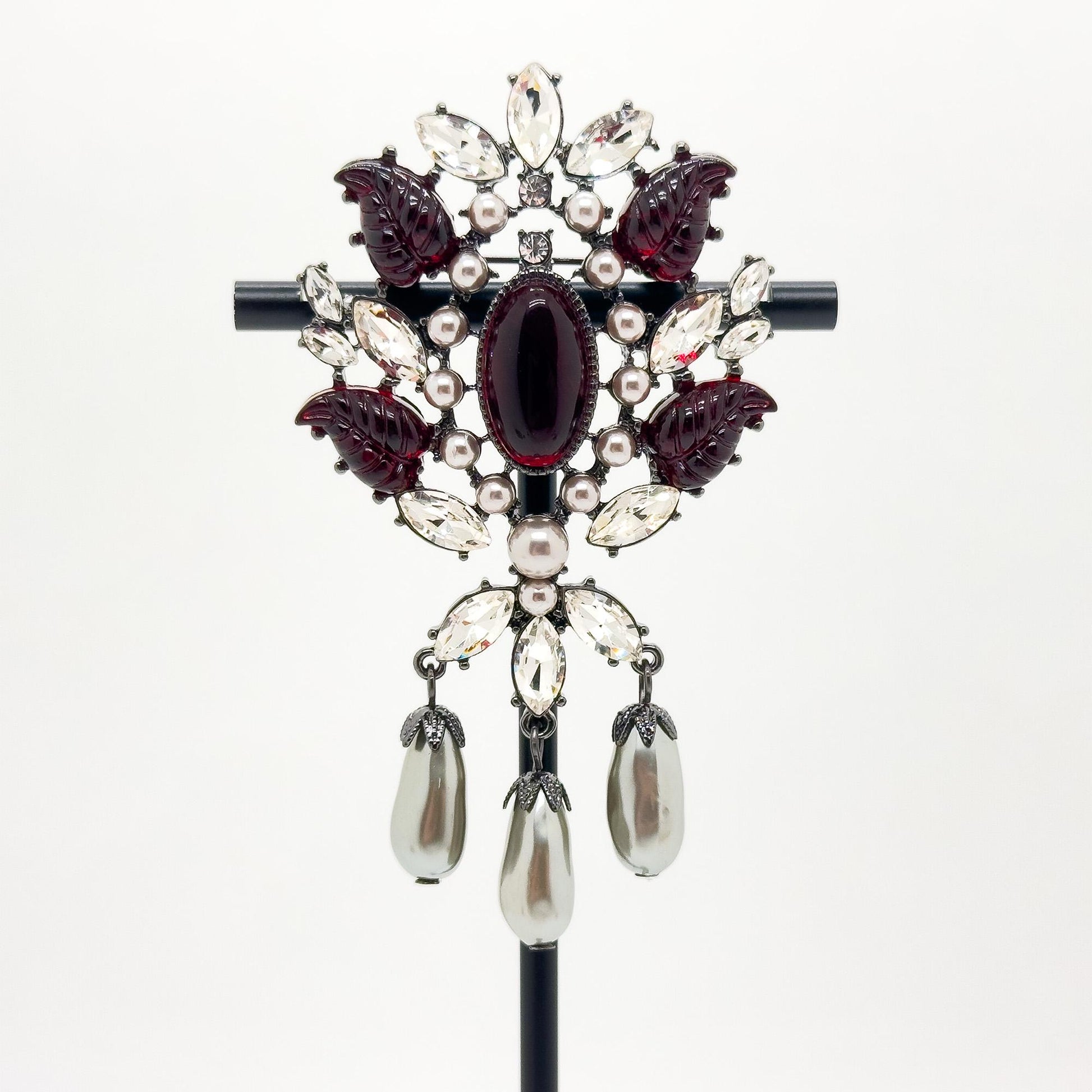 Vintage Art Deco Glass Leaf Brooch with Pearl Tassel