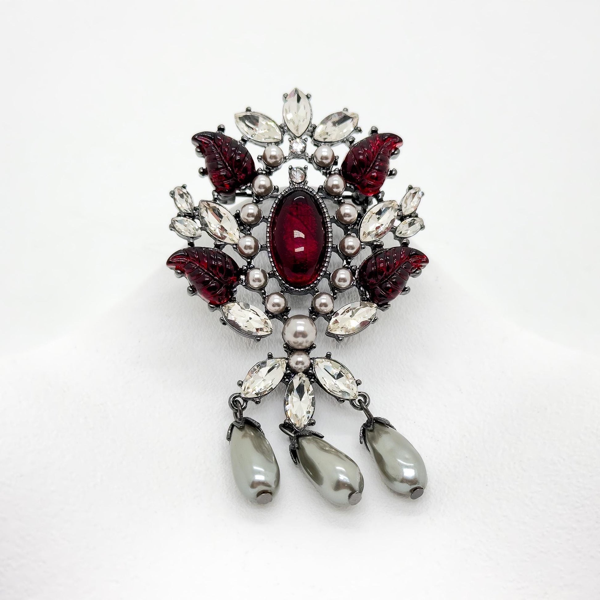 Vintage Art Deco Glass Leaf Brooch with Pearl Tassel