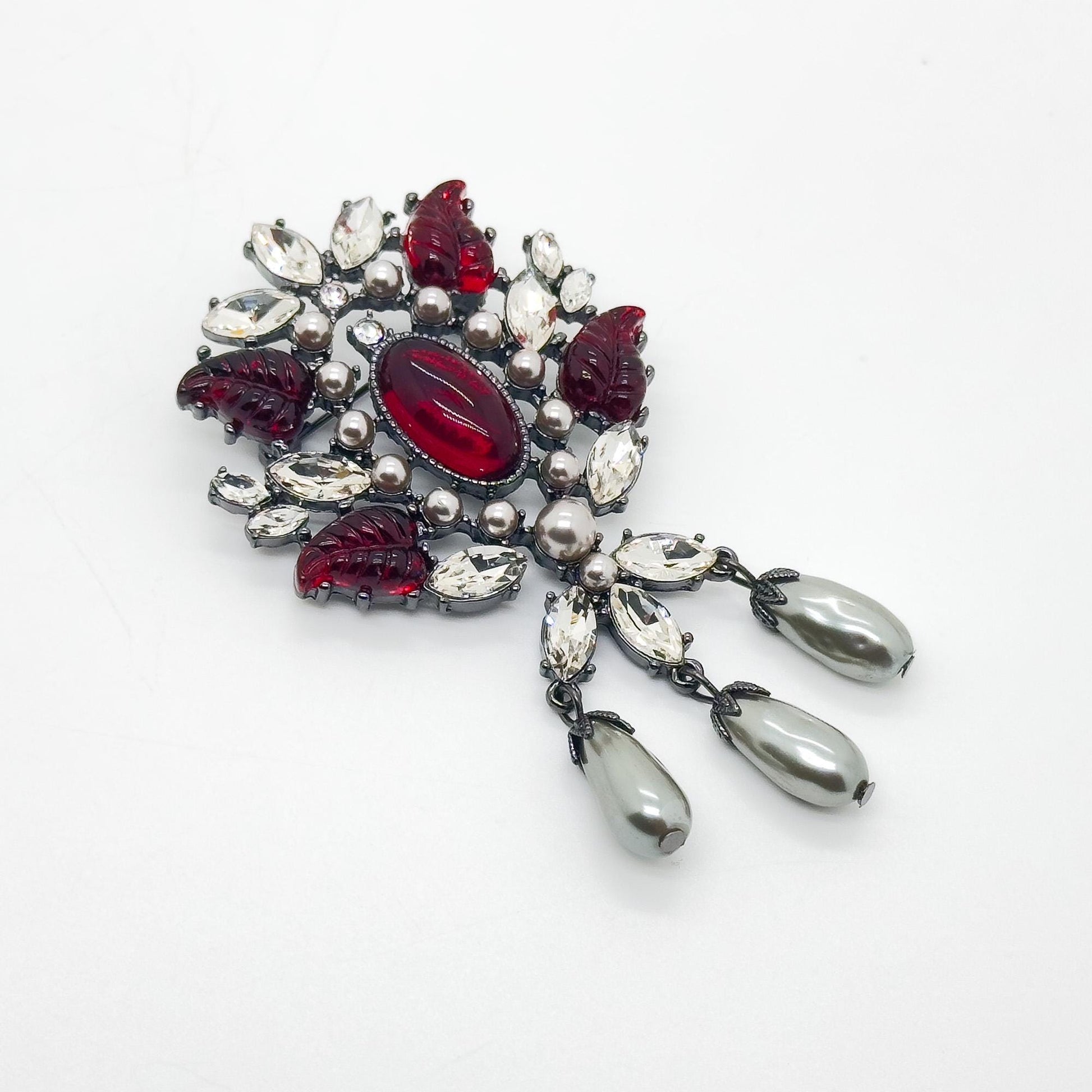 Vintage Art Deco Glass Leaf Brooch with Pearl Tassel