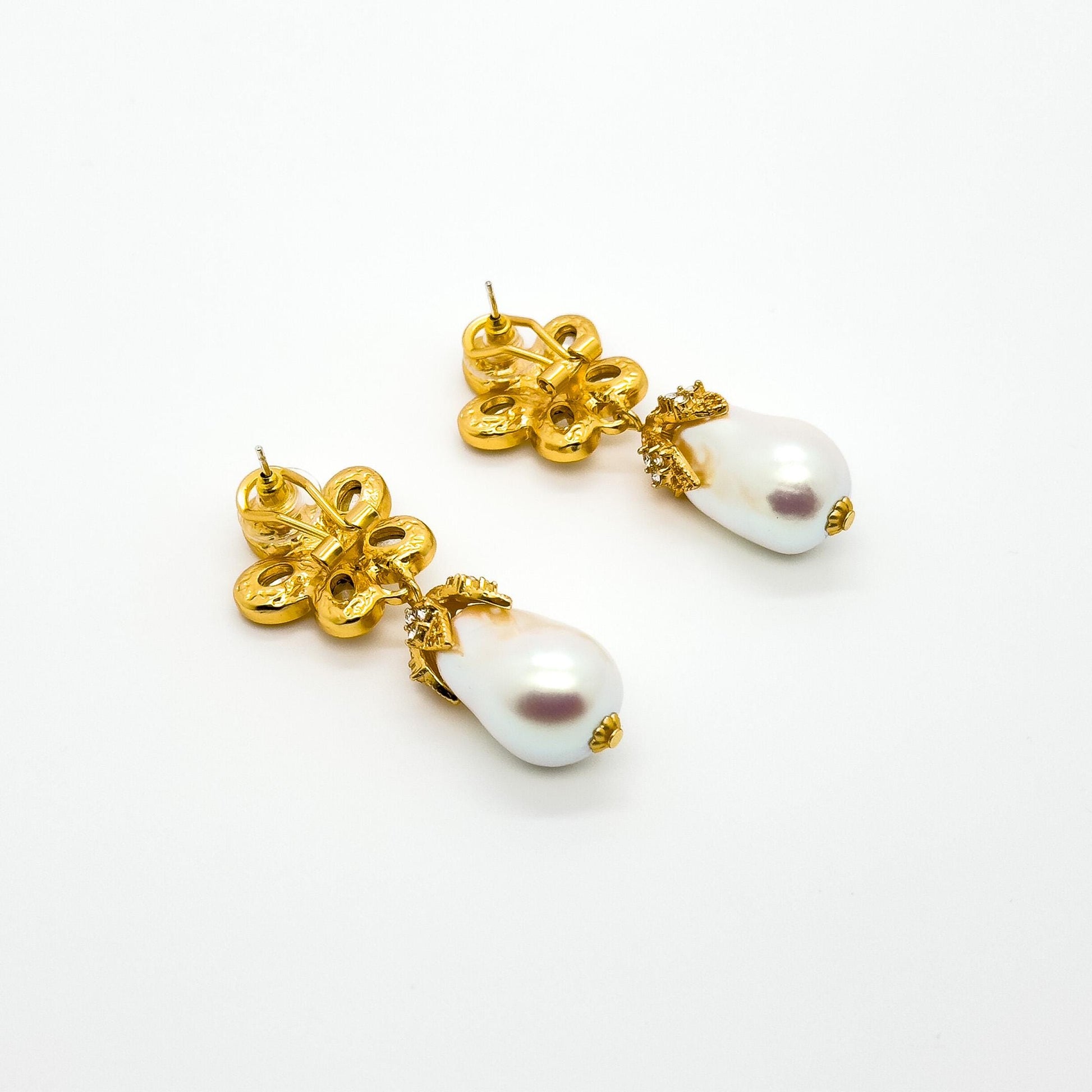 French Vintage Baroque Pearl Teardrop Floral Dangle Earrings Gold-plated