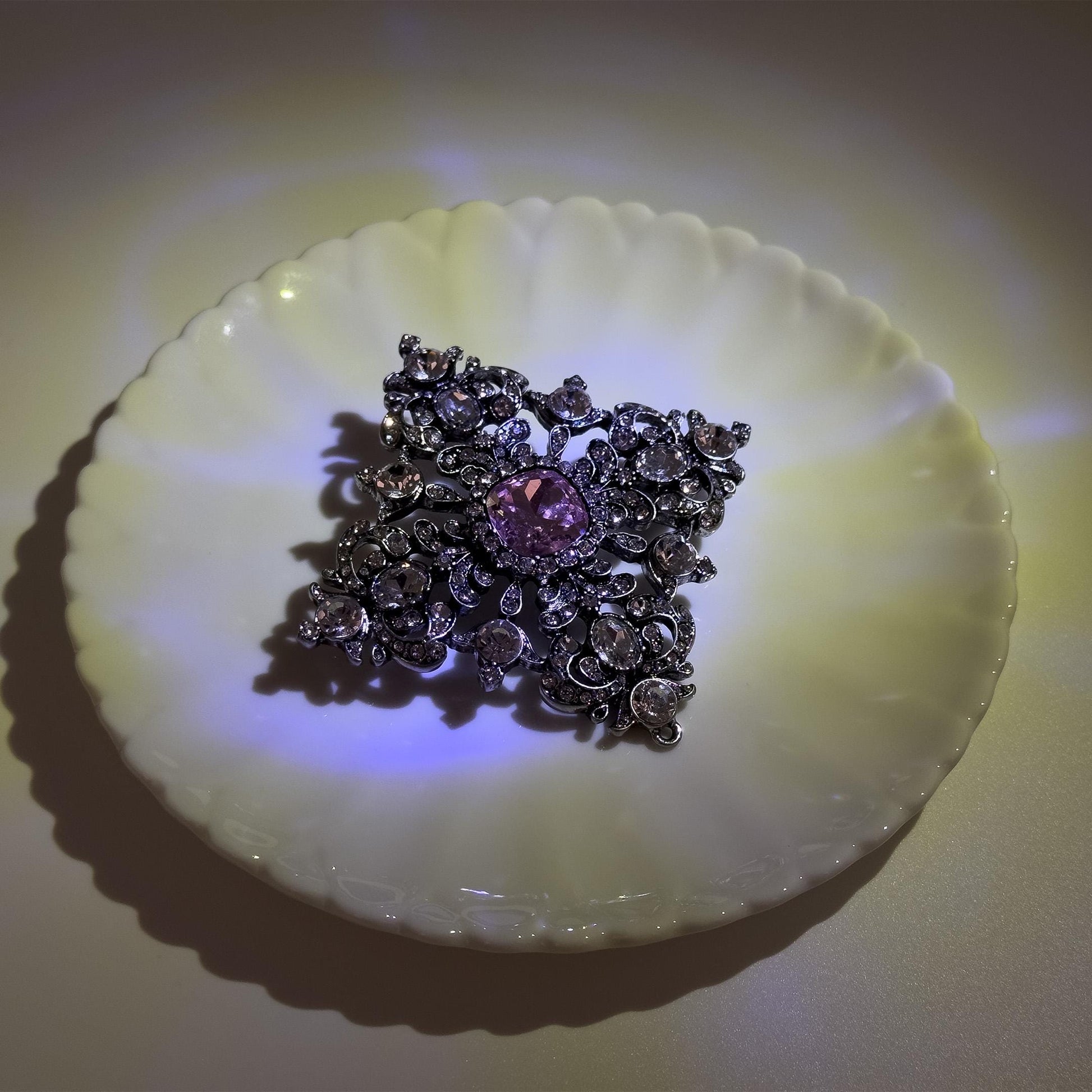 French Vintage Pink Crystal Geometric Brooch Pendant Elegant Rhinestone Pin