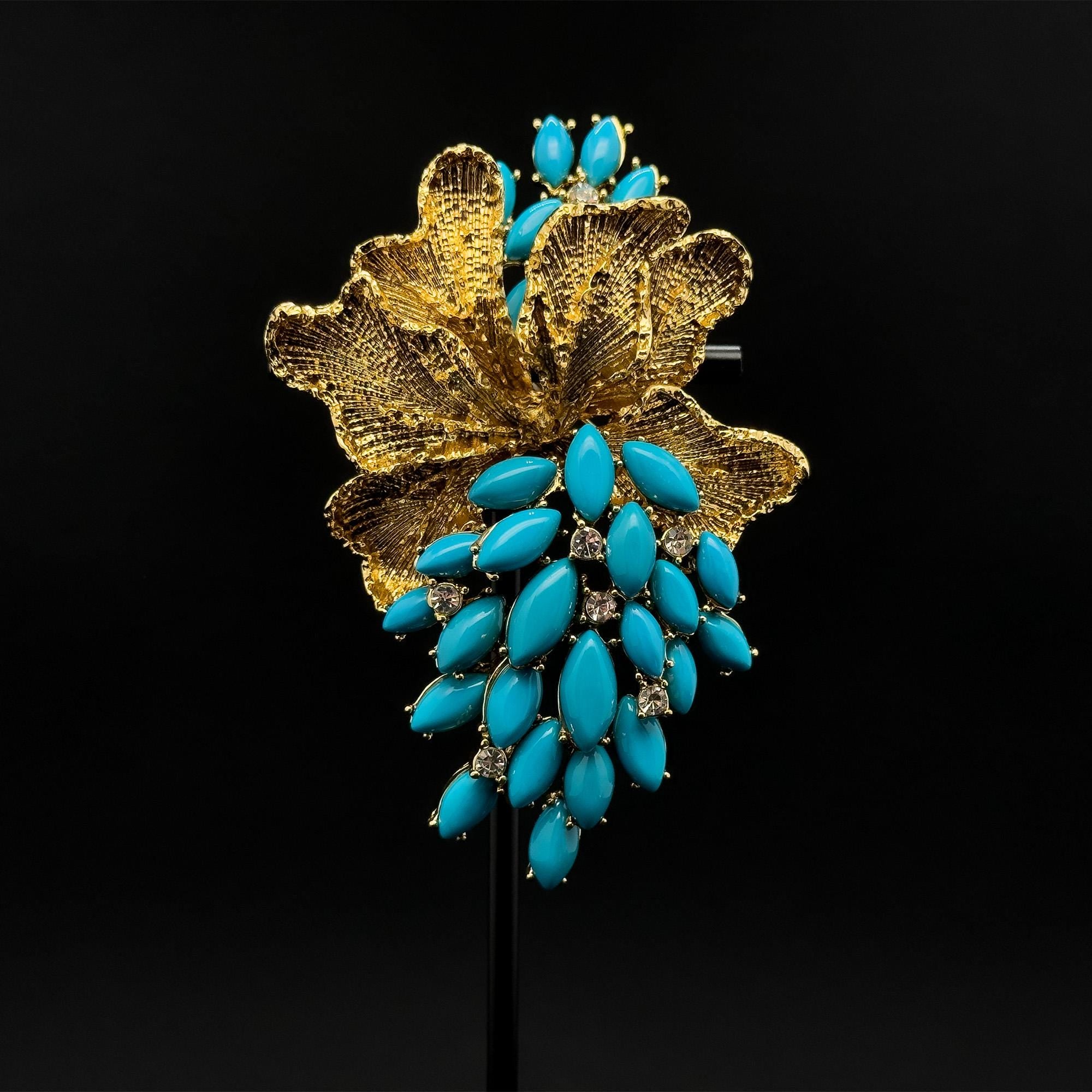 Vintage Art Deco Blue Grape Brooch Gold-Plated Rhinestone Leaf