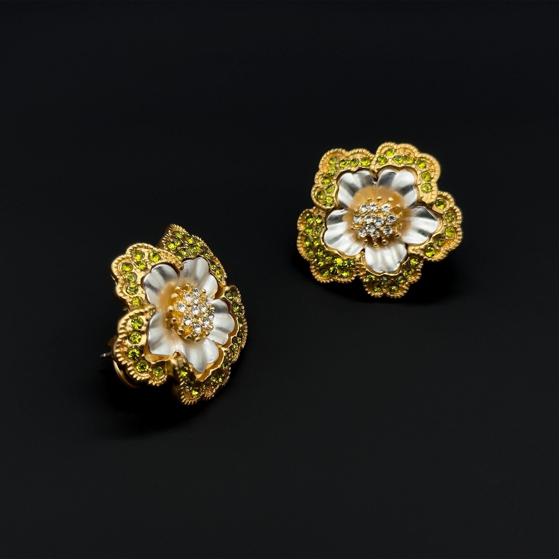 French Vintage 3D Flower Stud Earrings Gold-Plated Rhinestone