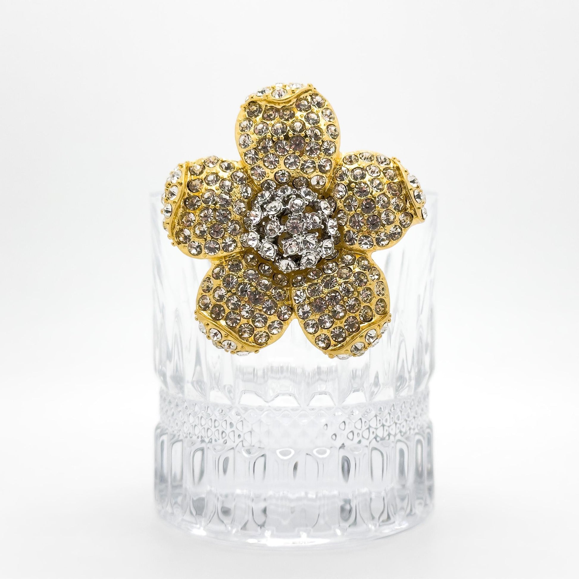 French Minimalist Flower Brooch Gold-Plated Rhinestone Pastoral Pin