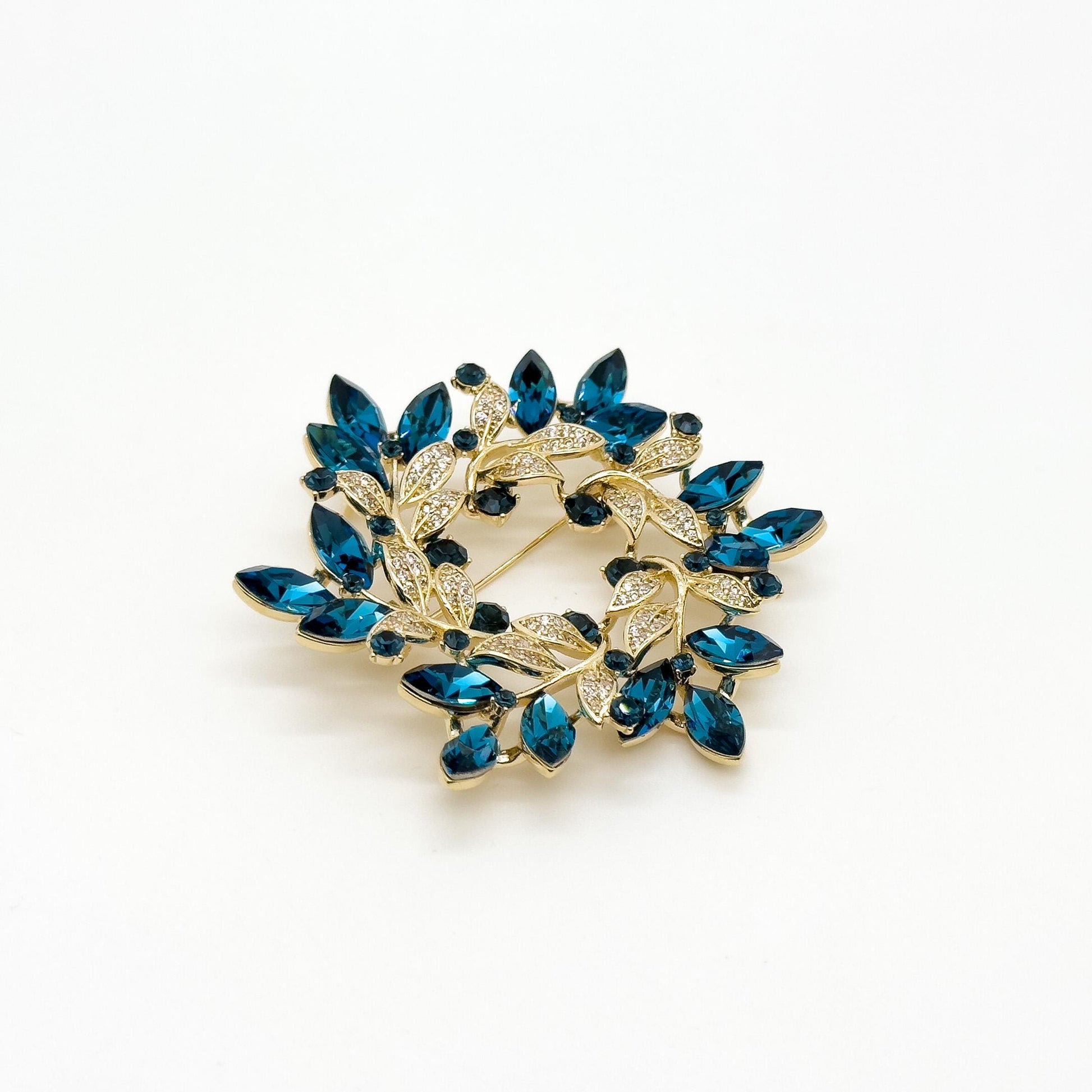 Light Luxury Vintage Wreath Brooch Copper Zircon Gift Pin