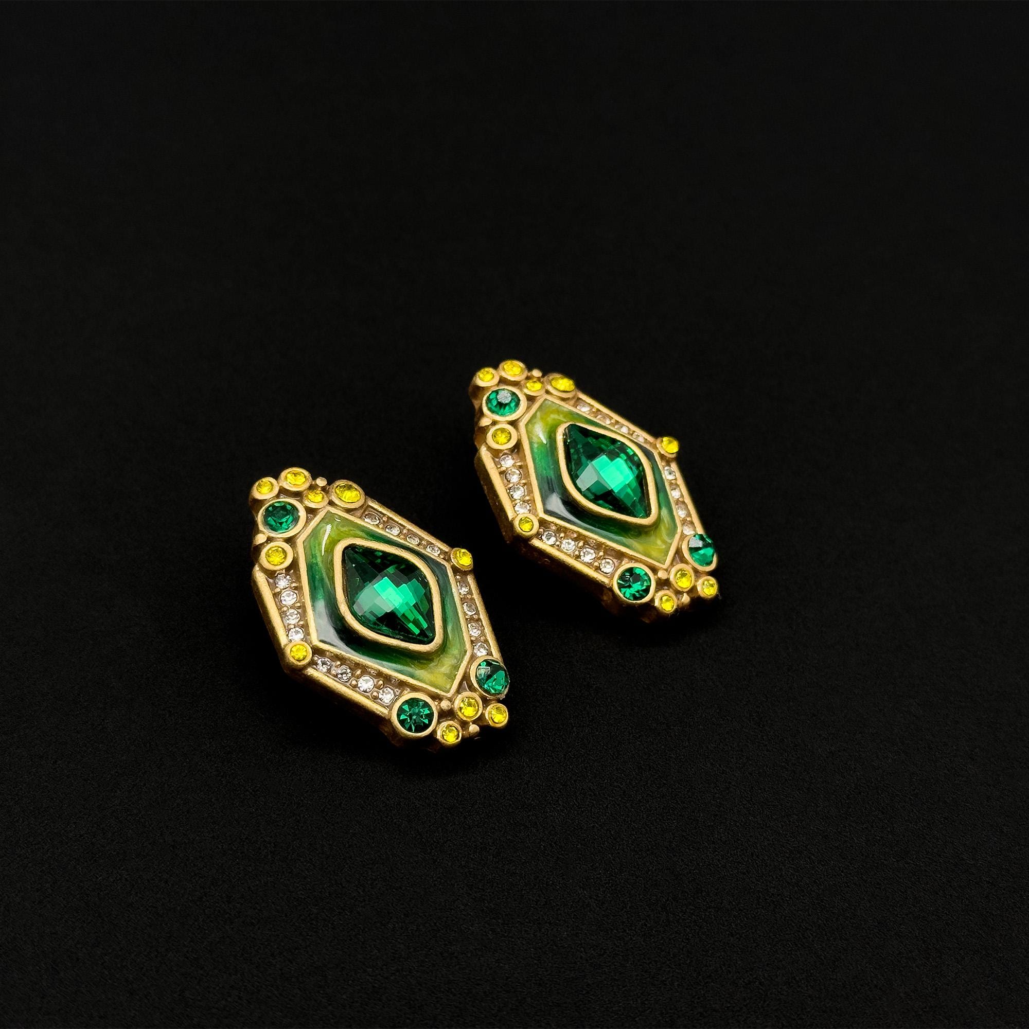 Vintage Art Deco Green Zircon Cameo Court-Style Stud Earrings