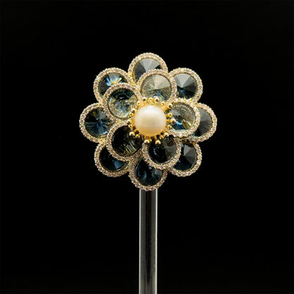 Vintage Minimalist Pearl Flower Brooch Magnetic Pin with Zircon