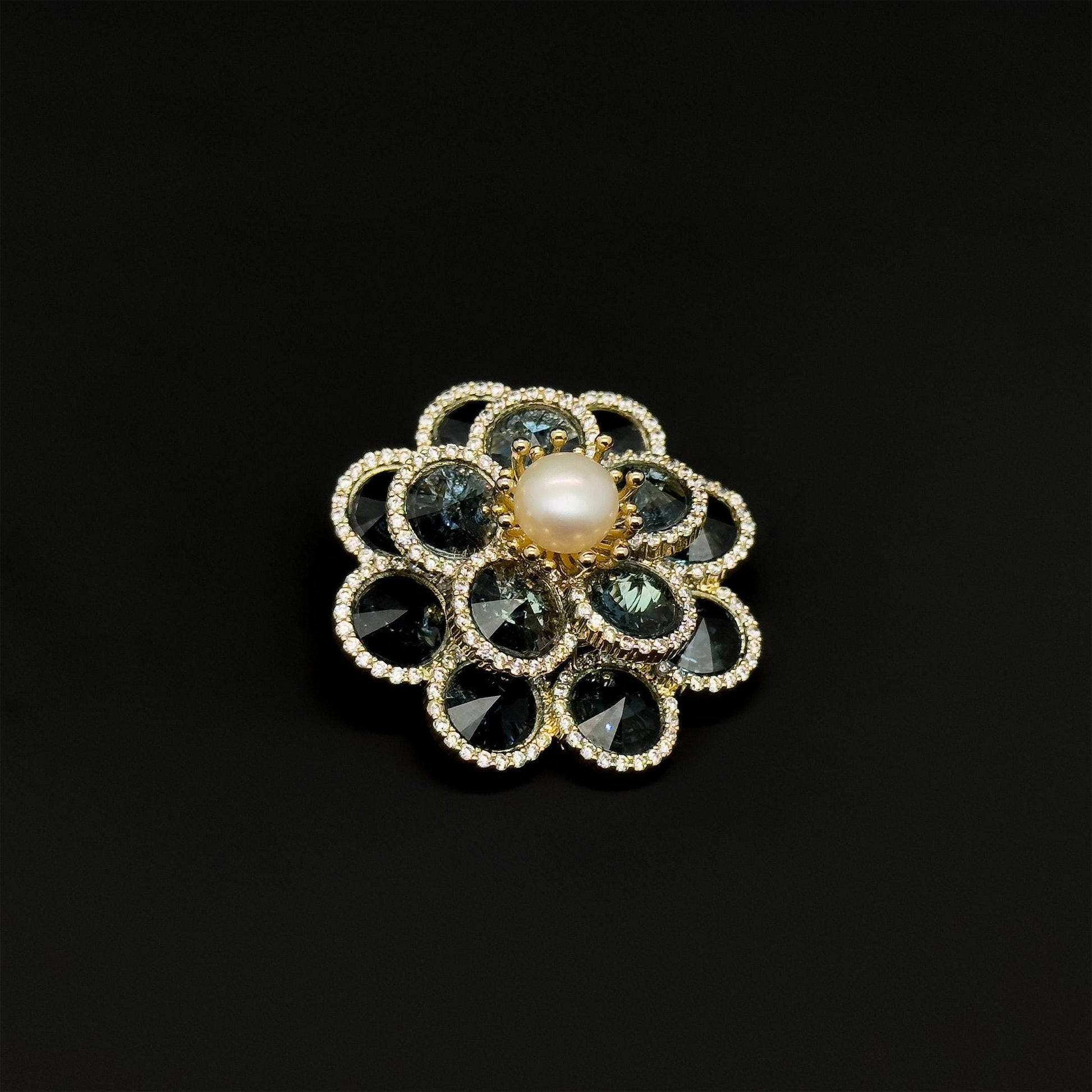 Vintage Minimalist Pearl Flower Brooch Magnetic Pin with Zircon
