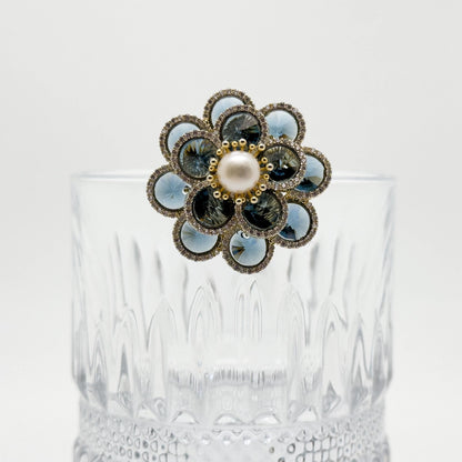 Vintage Minimalist Pearl Flower Brooch Magnetic Pin with Zircon