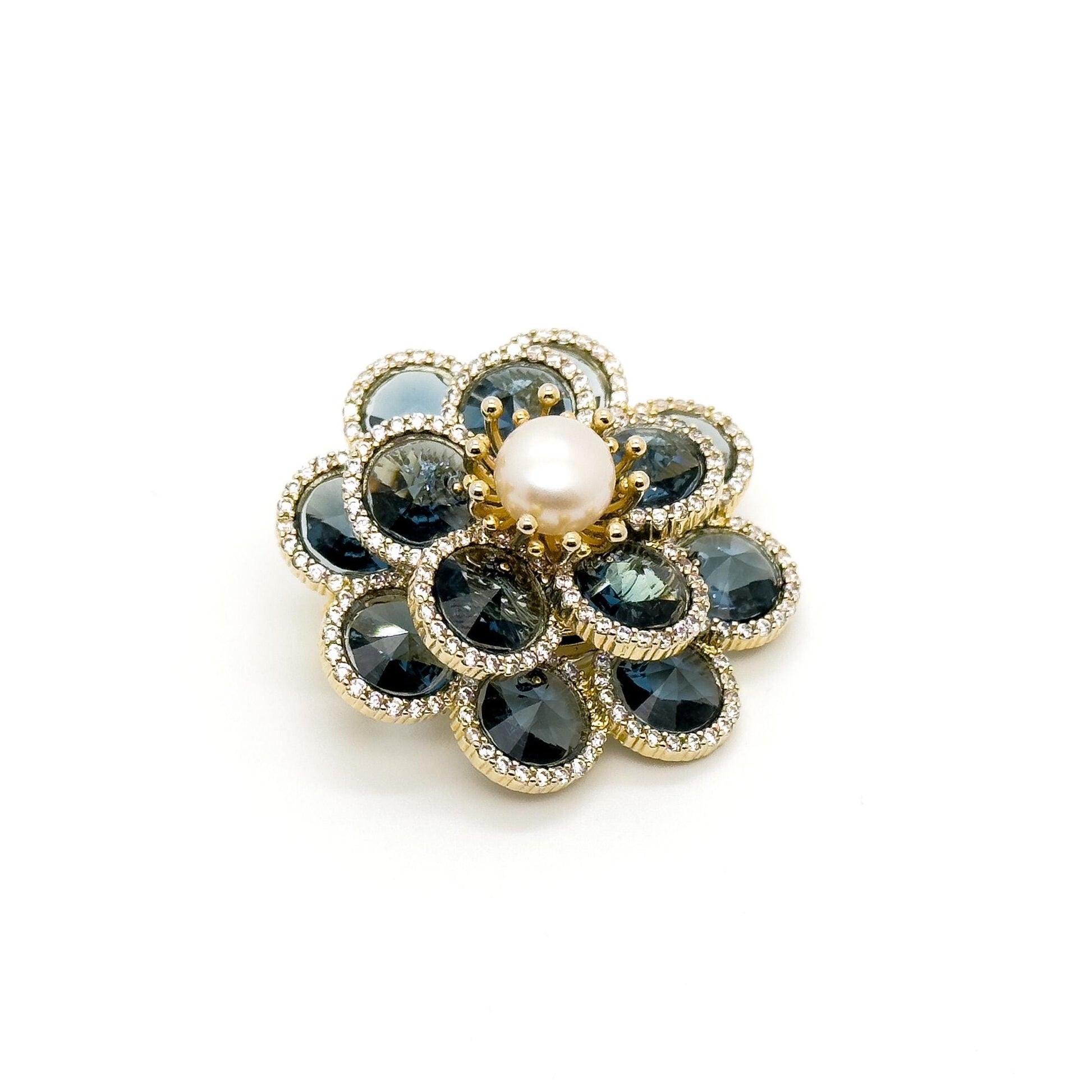 Vintage Minimalist Pearl Flower Brooch Magnetic Pin with Zircon