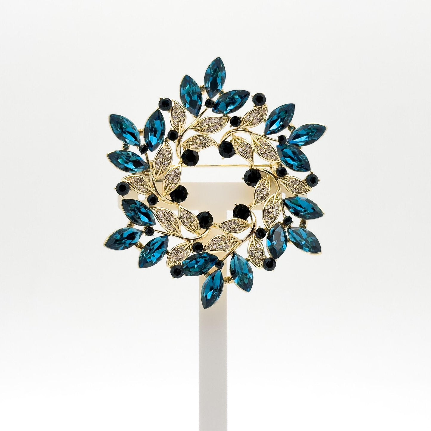 Light Luxury Vintage Wreath Brooch Copper Zircon Gift Pin