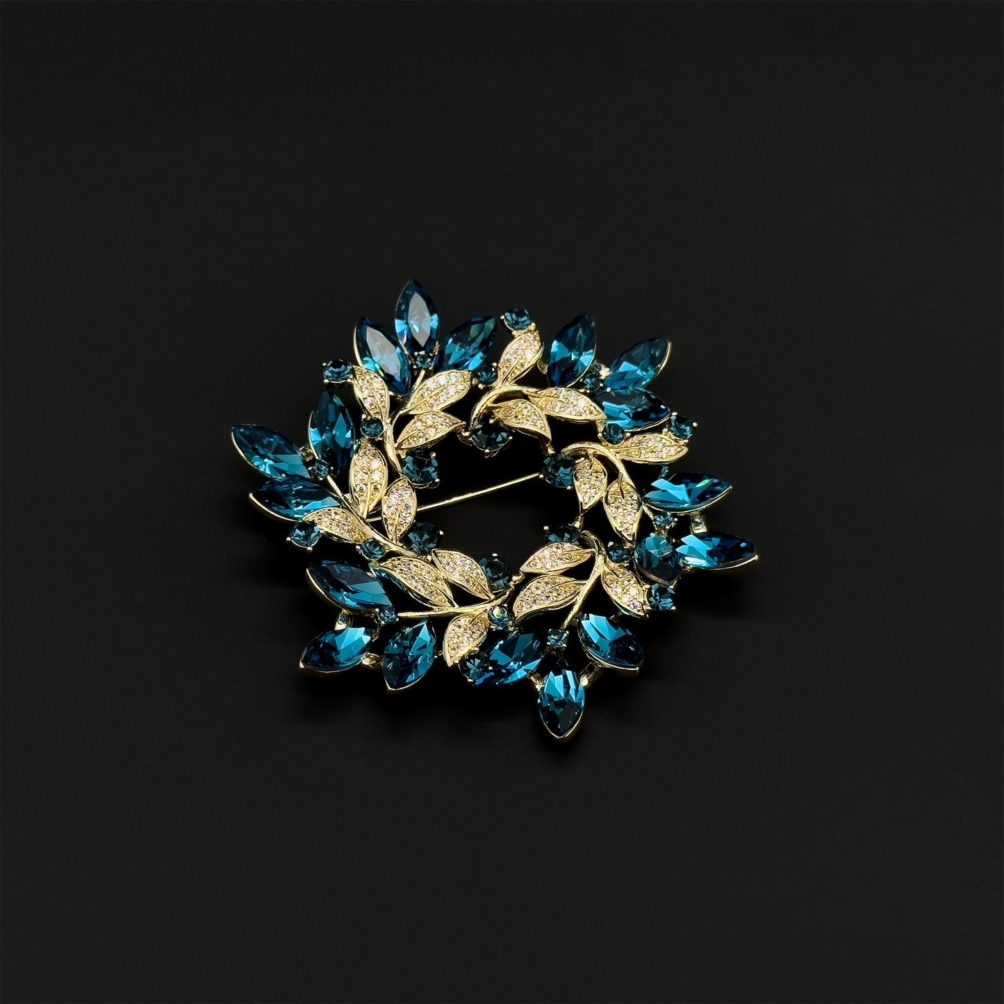 Light Luxury Vintage Wreath Brooch Copper Zircon Gift Pin