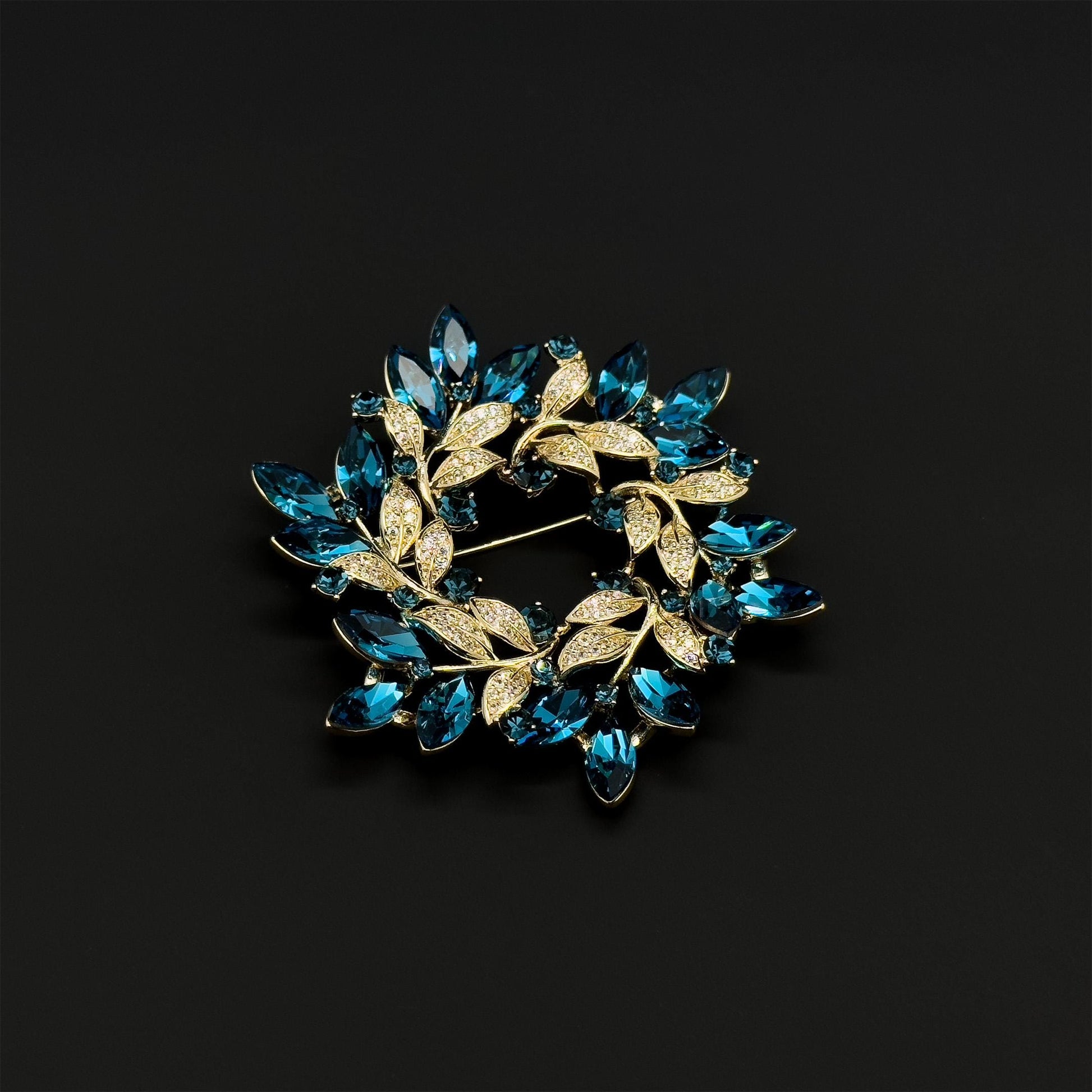 Light Luxury Vintage Wreath Brooch Copper Zircon Gift Pin
