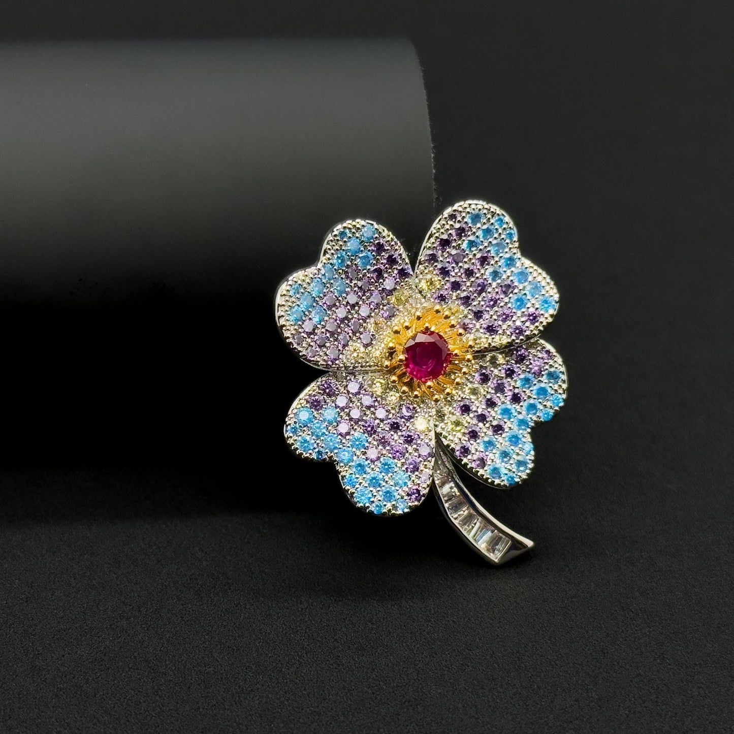 Four-Leaf Clover Crystal Flower Brooch Magnetic Pin for Women's Shirts