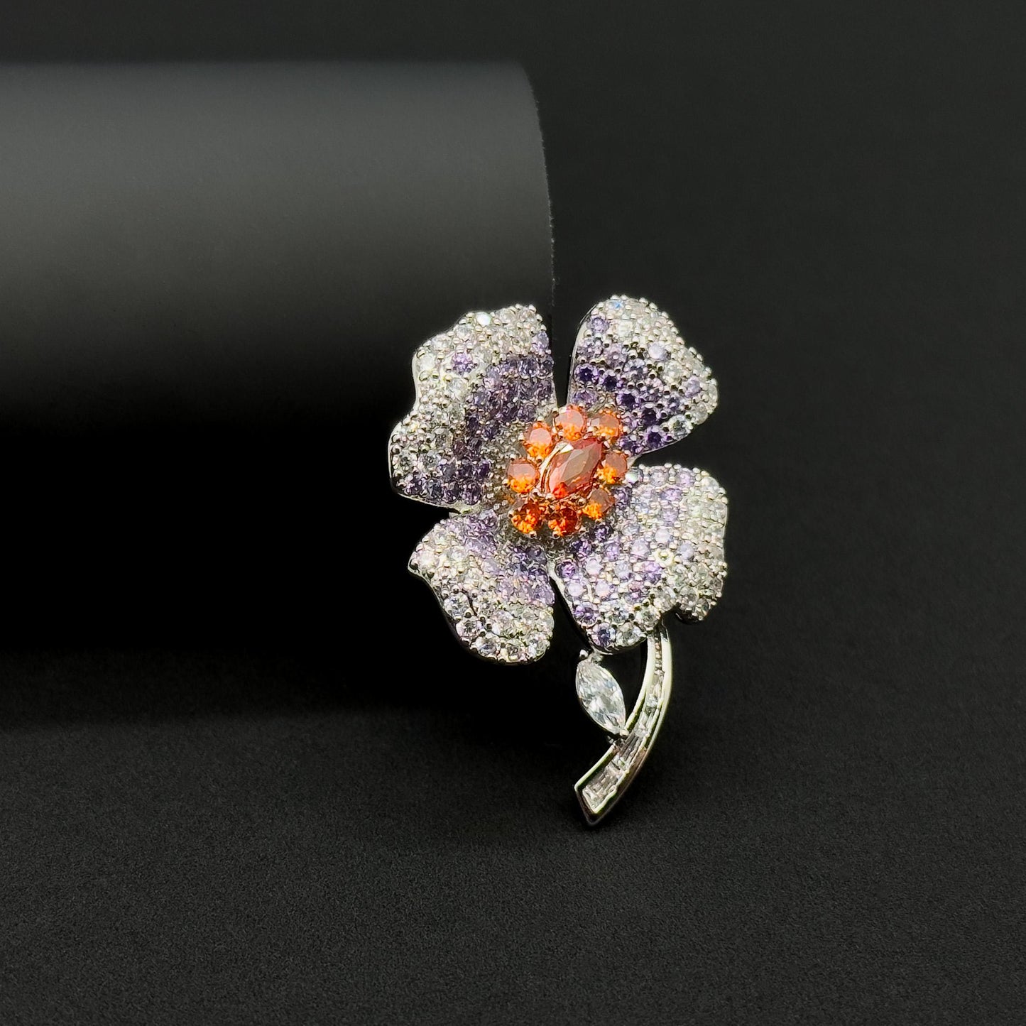Four-Leaf Clover Crystal Flower Brooch Magnetic Pin for Women's Shirts
