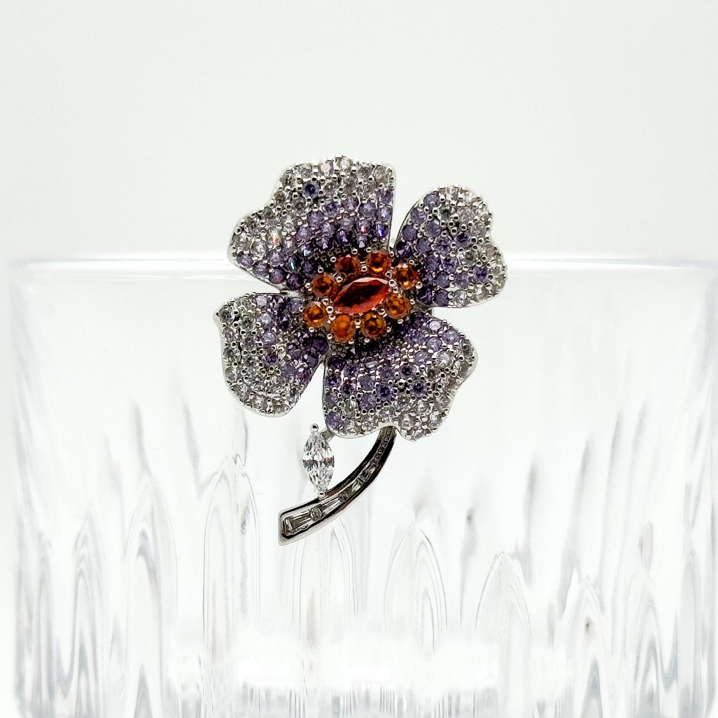 Four-Leaf Clover Crystal Flower Brooch Magnetic Pin for Women's Shirts