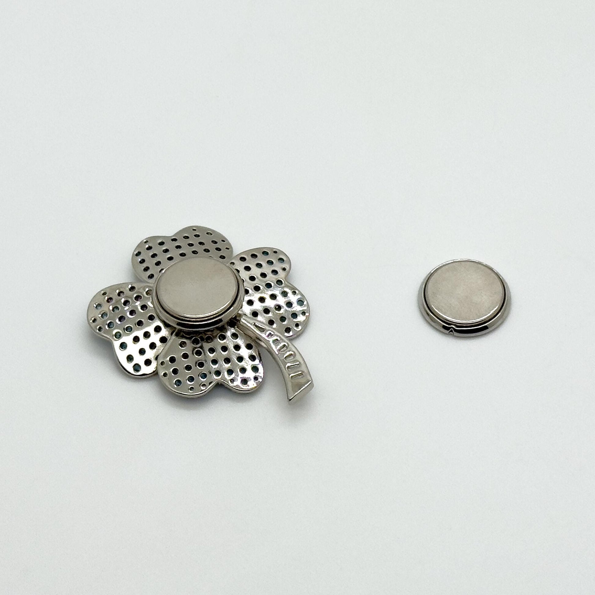 Four-Leaf Clover Crystal Flower Brooch Magnetic Pin for Women's Shirts