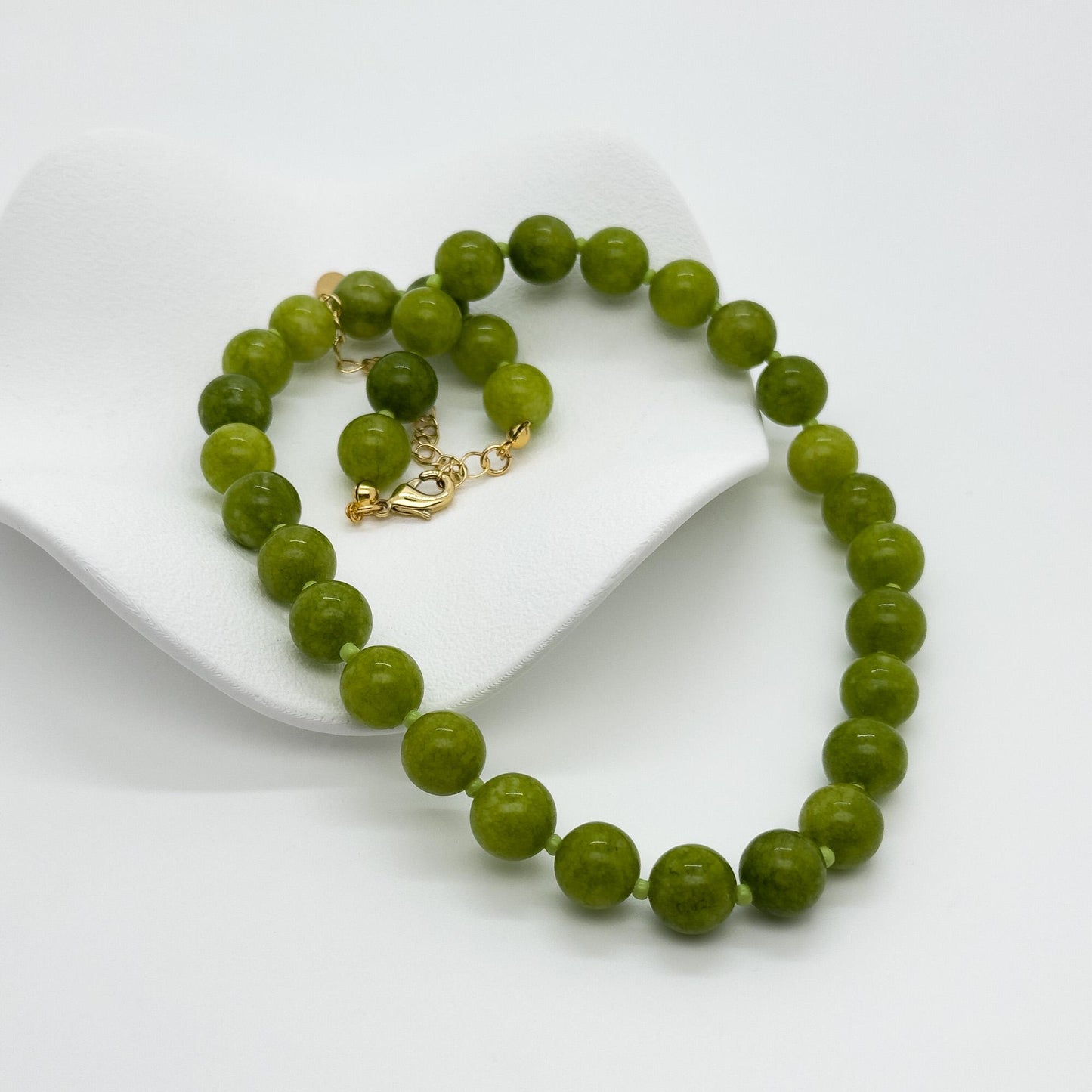 Art Deco Green Stone Beaded Necklace with Matching Bracelet Set