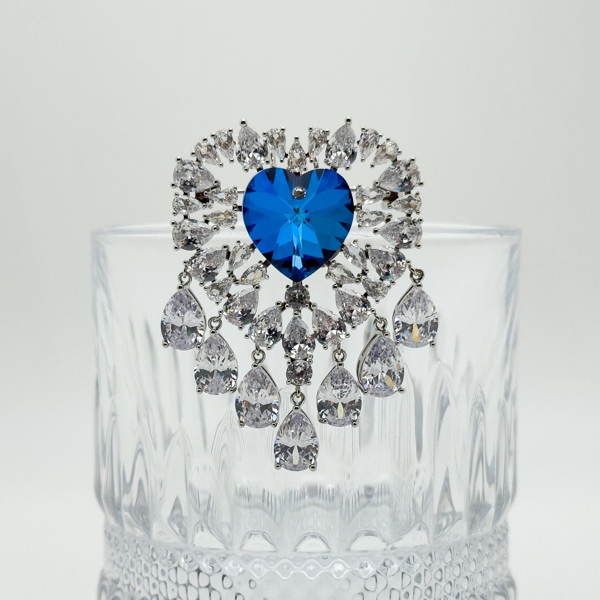 Luxury Exquisite Heart Brooch Pendant Sparkling Austrian Crystal Statement