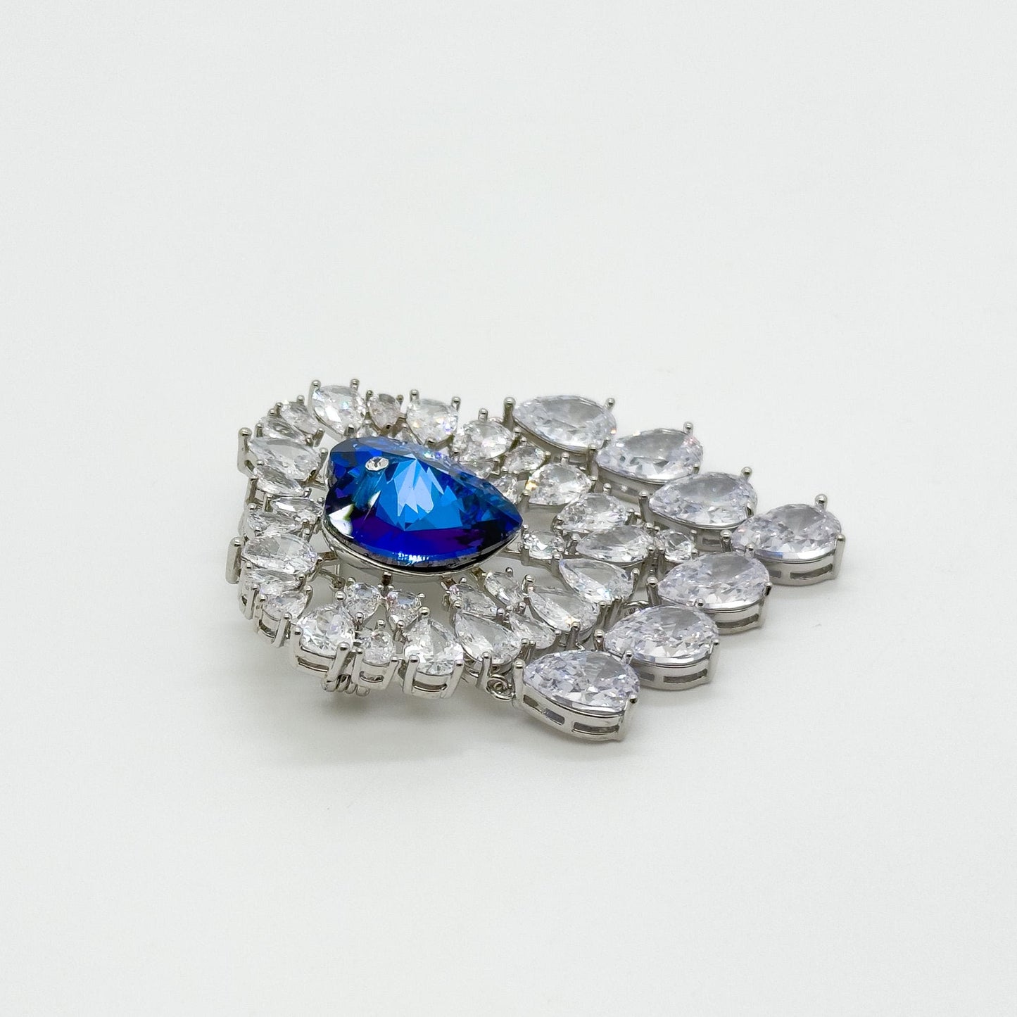 Luxury Exquisite Heart Brooch Pendant Sparkling Austrian Crystal Statement