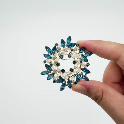 Light Luxury Vintage Wreath Brooch